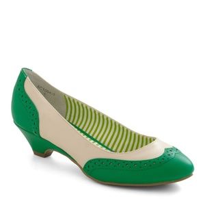 Spectator Oxford kitten heel Green 9 Modcloth